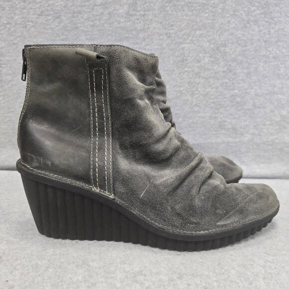 Bionica Destiney Wedge Suede Boots Size 11 - Picture 1 of 10